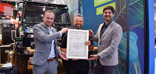 Foto Thomas Häusler mit Auszeichnung